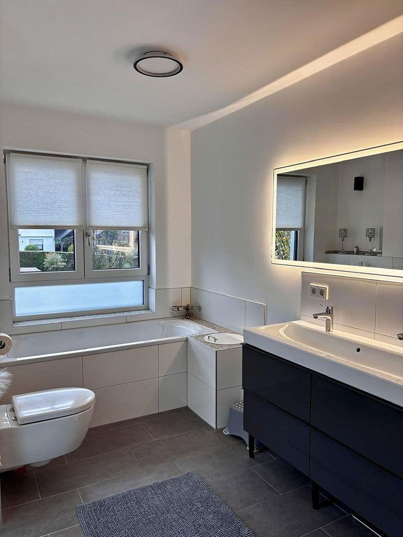 Prenájom domu 140 m², pozemek 720 m², Neunkirchen-Seelscheid, Severné Porýnie - Westfálsko Prenájom domu 140 m², pozemek 720 m², Neunkirchen-Seelscheid, Severné Porýnie - Westfálsko