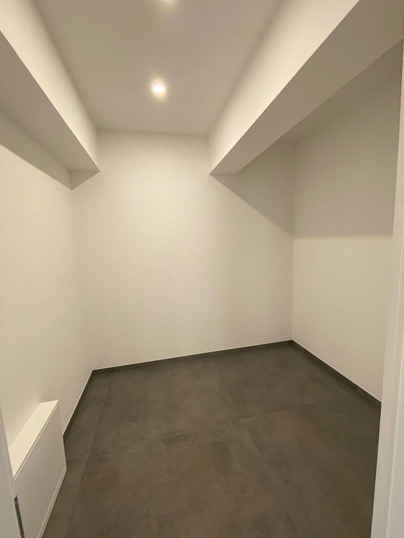 Prenájom bytu 4-izbový 175 m², Koblenz, Porýnie-Falcko Prenájom bytu 4-izbový 175 m², Koblenz, Porýnie-Falcko