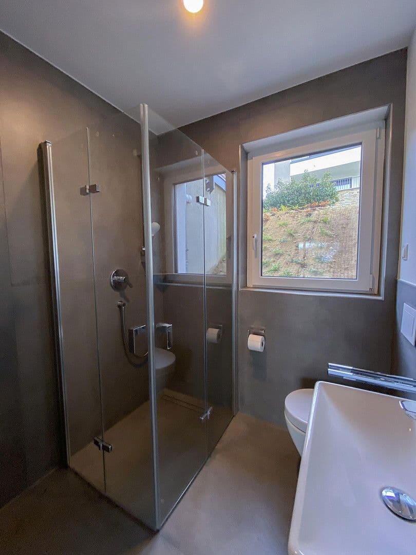 Prenájom bytu 4-izbový 175 m², Koblenz, Porýnie-Falcko Prenájom bytu 4-izbový 175 m², Koblenz, Porýnie-Falcko