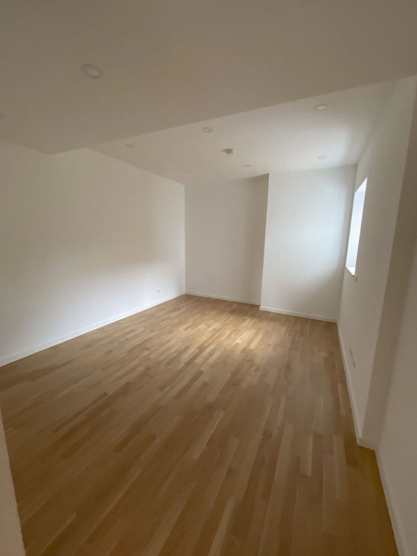 Prenájom bytu 4-izbový 175 m², Koblenz, Porýnie-Falcko Prenájom bytu 4-izbový 175 m², Koblenz, Porýnie-Falcko
