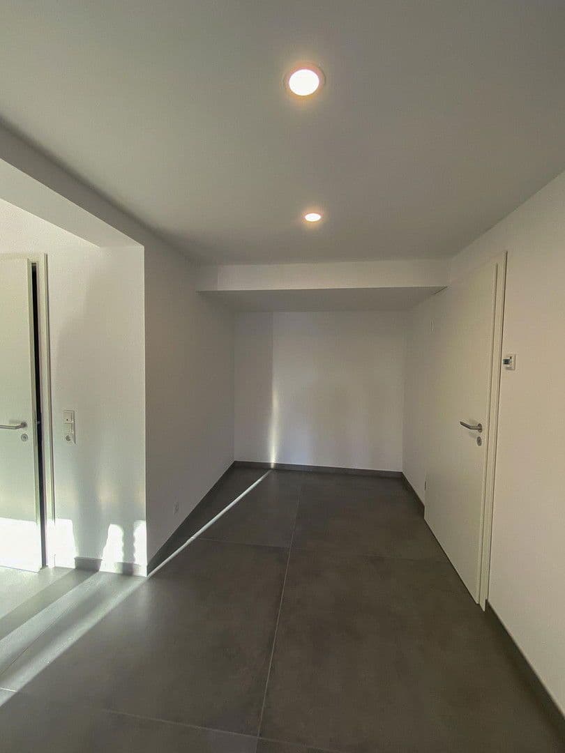 Prenájom bytu 4-izbový 175 m², Koblenz, Porýnie-Falcko Prenájom bytu 4-izbový 175 m², Koblenz, Porýnie-Falcko