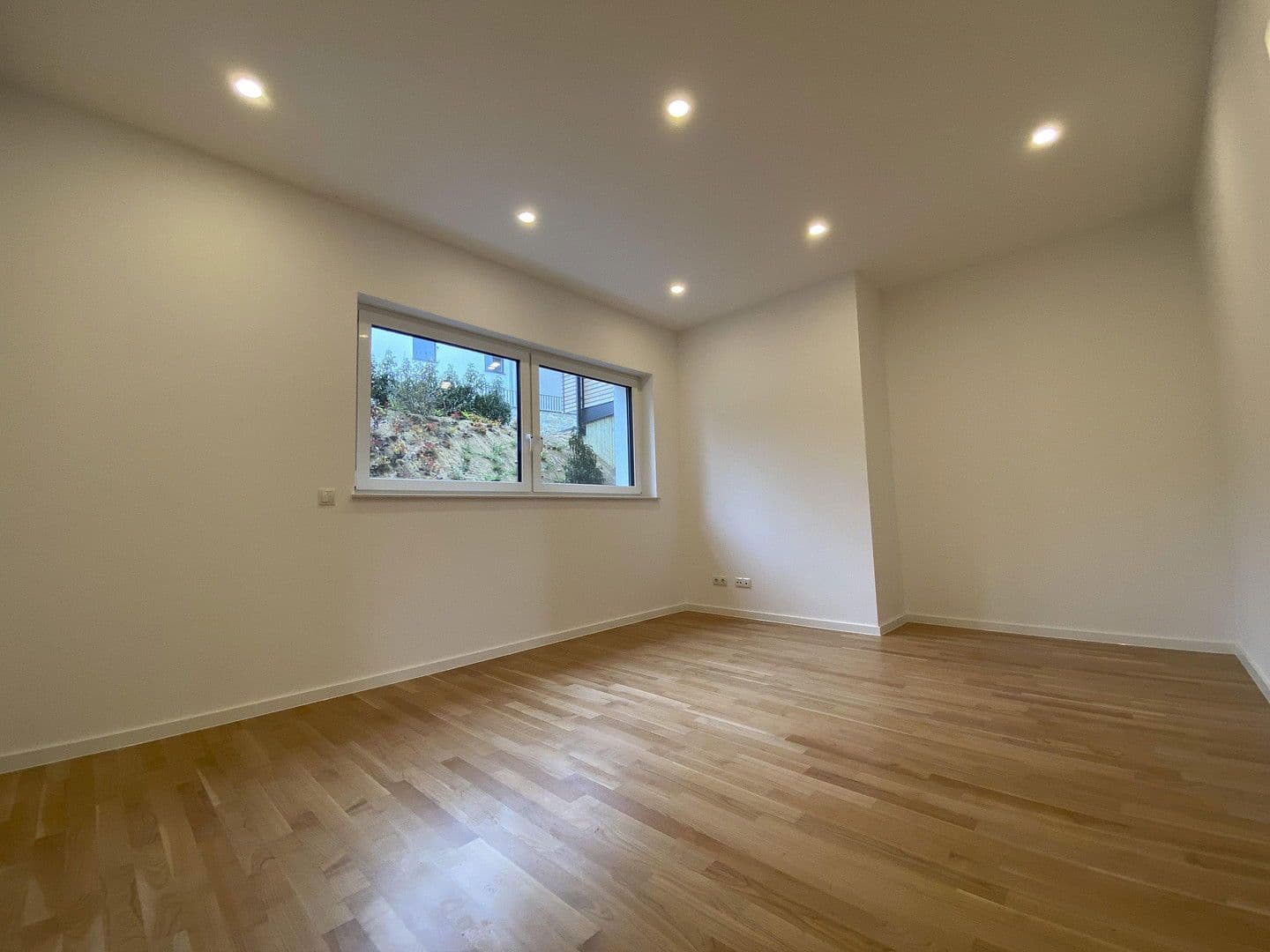 Prenájom bytu 4-izbový 175 m², Koblenz, Porýnie-Falcko Prenájom bytu 4-izbový 175 m², Koblenz, Porýnie-Falcko