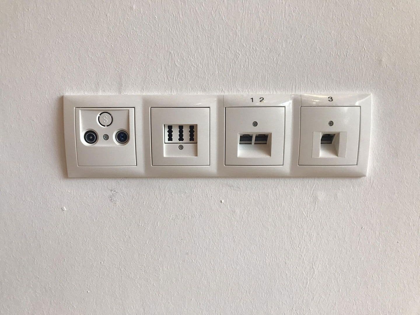 Prenájom bytu 4-izbový 175 m², Koblenz, Porýnie-Falcko Prenájom bytu 4-izbový 175 m², Koblenz, Porýnie-Falcko