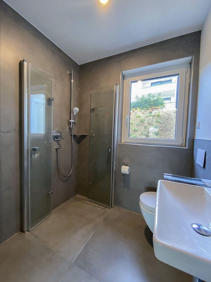 Prenájom bytu 4-izbový 175 m², Koblenz, Porýnie-Falcko Prenájom bytu 4-izbový 175 m², Koblenz, Porýnie-Falcko