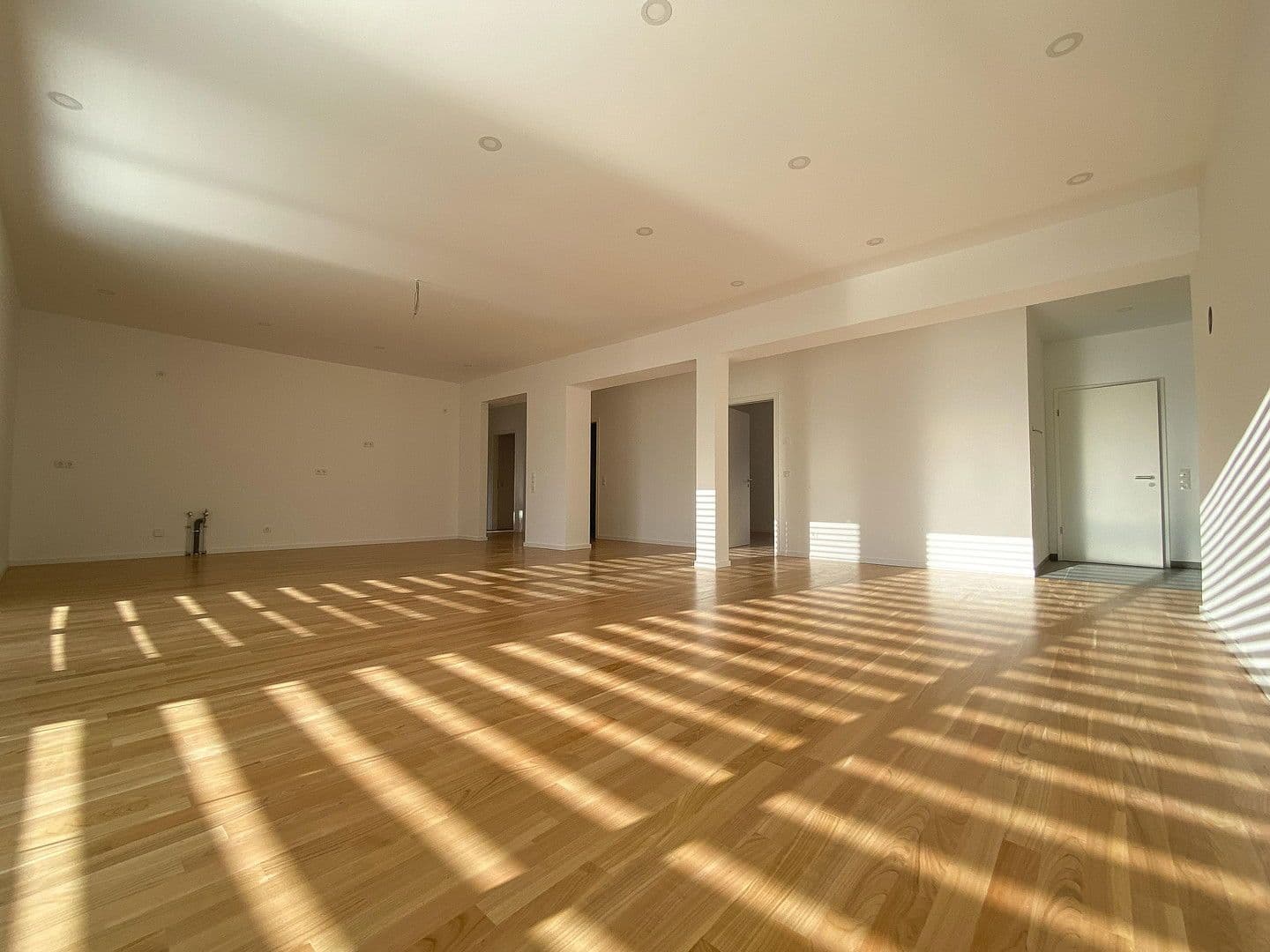 Prenájom bytu 4-izbový 175 m², Koblenz, Porýnie-Falcko Prenájom bytu 4-izbový 175 m², Koblenz, Porýnie-Falcko