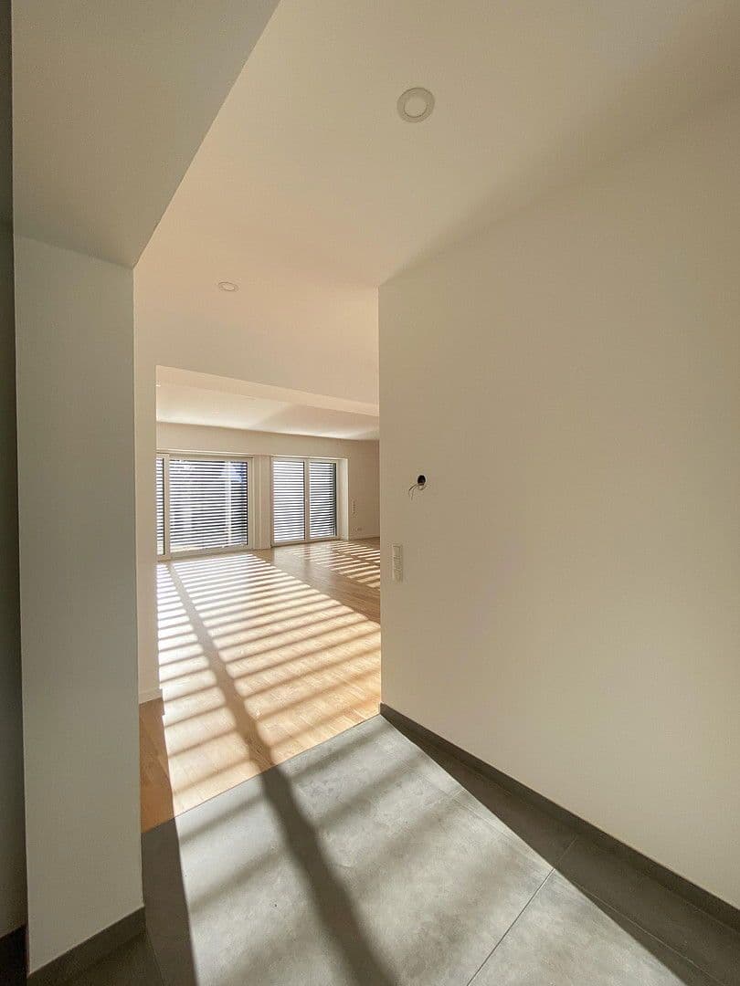 Prenájom bytu 4-izbový 175 m², Koblenz, Porýnie-Falcko Prenájom bytu 4-izbový 175 m², Koblenz, Porýnie-Falcko