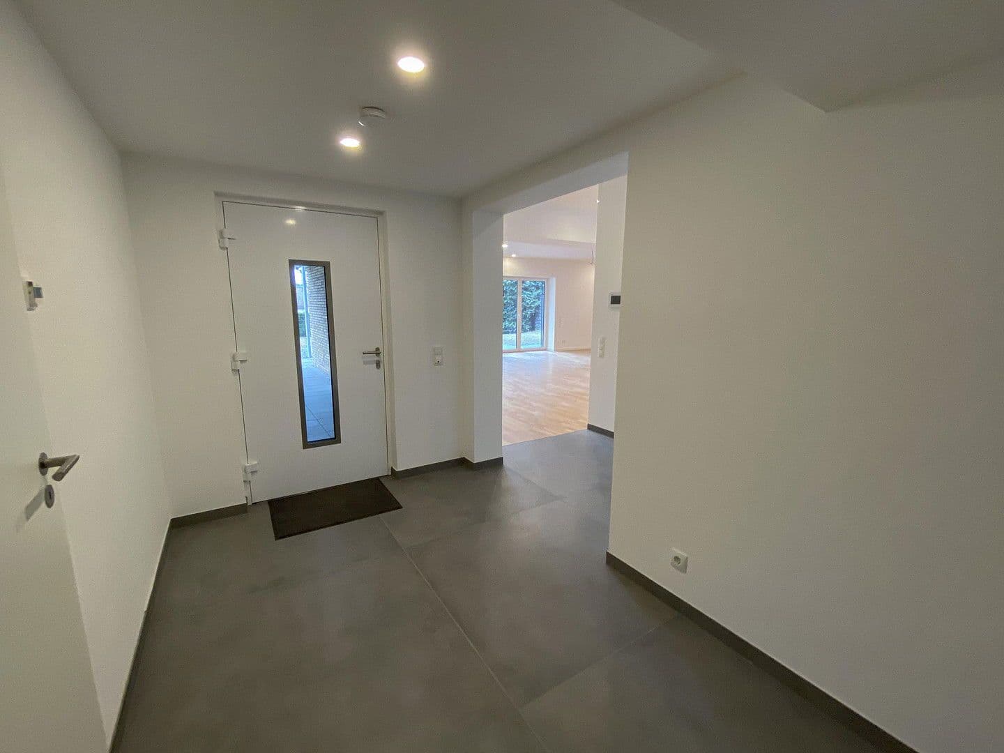 Prenájom bytu 4-izbový 175 m², Koblenz, Porýnie-Falcko Prenájom bytu 4-izbový 175 m², Koblenz, Porýnie-Falcko