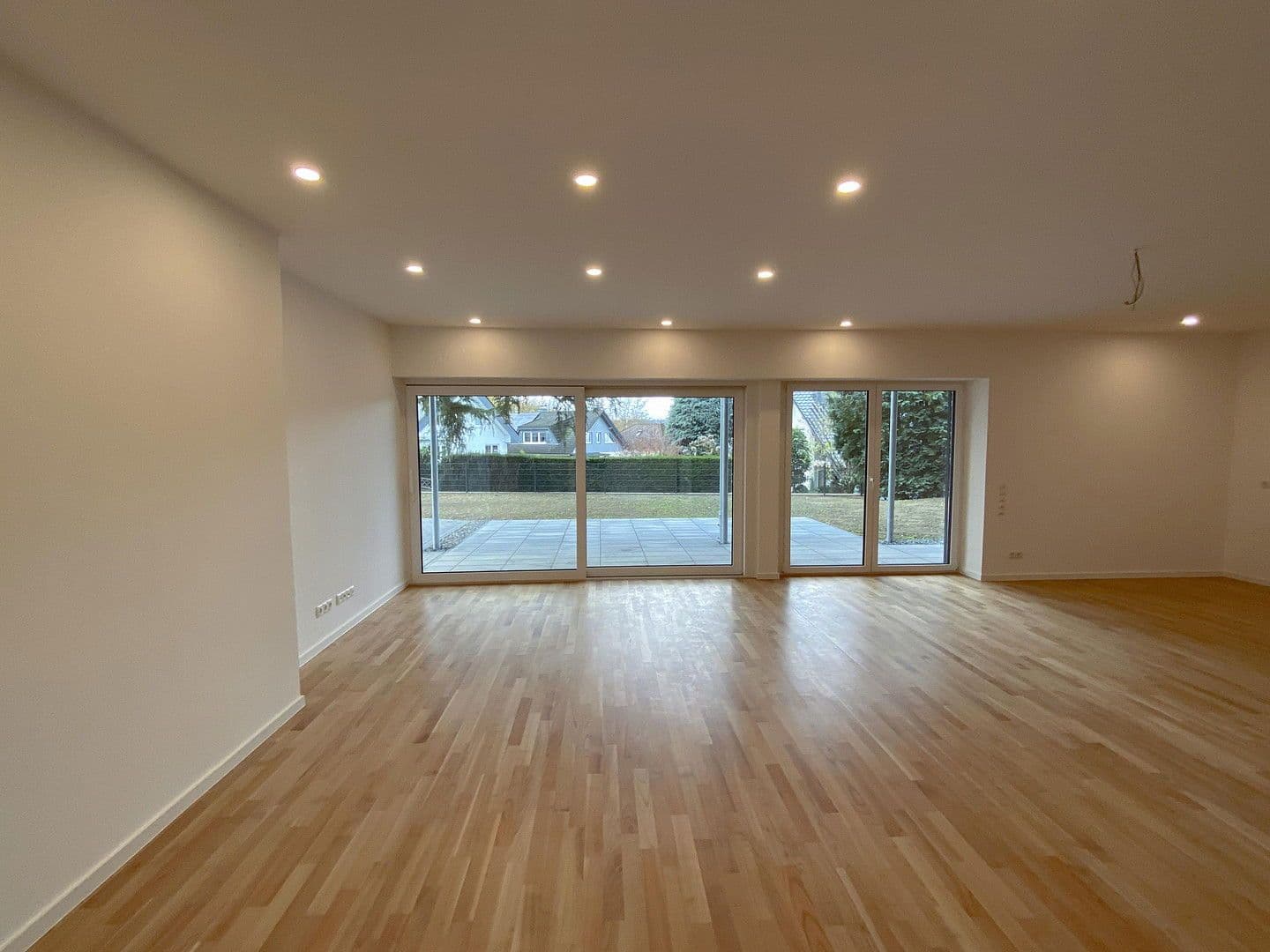 Prenájom bytu 4-izbový 175 m², Koblenz, Porýnie-Falcko Prenájom bytu 4-izbový 175 m², Koblenz, Porýnie-Falcko