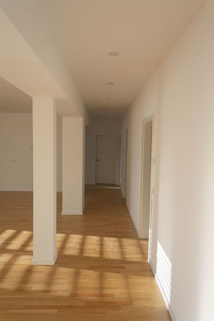 Prenájom bytu 4-izbový 175 m², Koblenz, Porýnie-Falcko Prenájom bytu 4-izbový 175 m², Koblenz, Porýnie-Falcko
