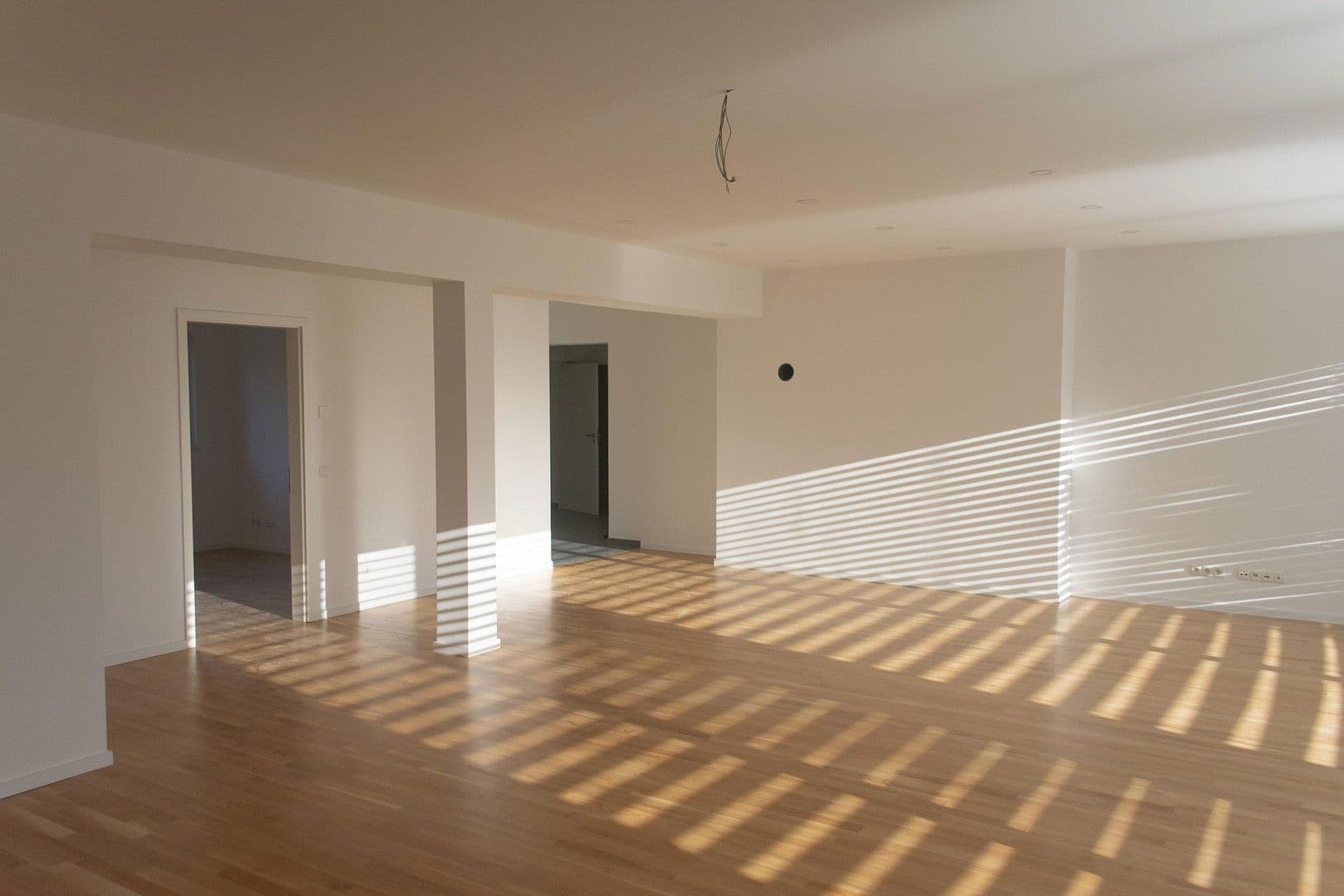 Prenájom bytu 4-izbový 175 m², Koblenz, Porýnie-Falcko Prenájom bytu 4-izbový 175 m², Koblenz, Porýnie-Falcko