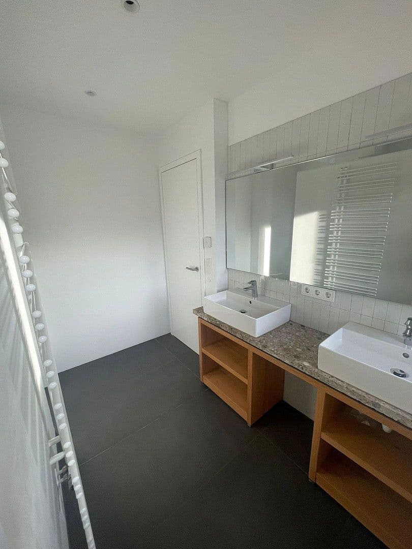 Prenájom bytu 2-izbový 90 m², Brannenburg, Bavorsko Prenájom bytu 2-izbový 90 m², Brannenburg, Bavorsko