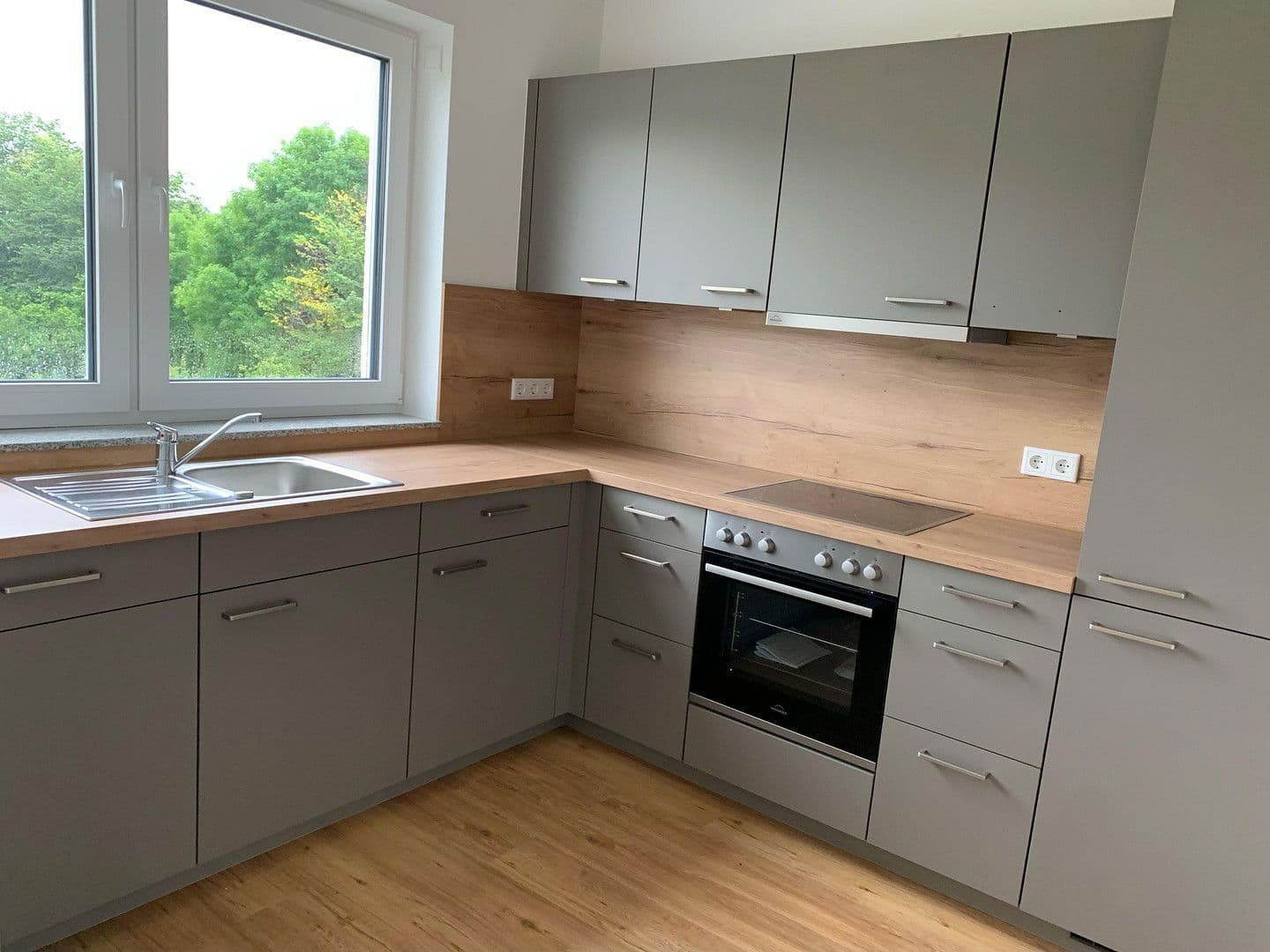 Prenájom bytu 4-izbový 98 m², Lauchheim, Bádensko-Wurttembersko Prenájom bytu 4-izbový 98 m², Lauchheim, Bádensko-Wurttembersko