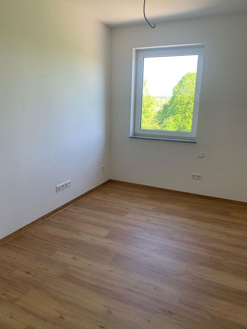 Prenájom bytu 4-izbový 98 m², Lauchheim, Bádensko-Wurttembersko Prenájom bytu 4-izbový 98 m², Lauchheim, Bádensko-Wurttembersko
