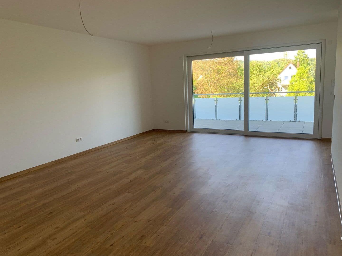 Prenájom bytu 4-izbový 98 m², Lauchheim, Bádensko-Wurttembersko Prenájom bytu 4-izbový 98 m², Lauchheim, Bádensko-Wurttembersko