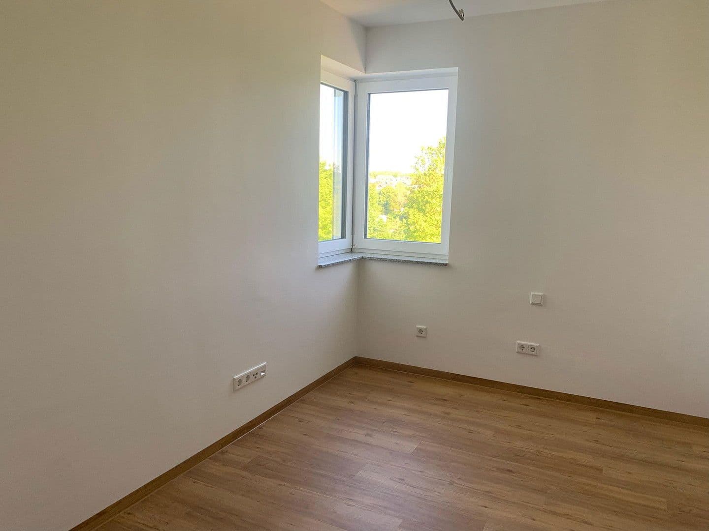Prenájom bytu 4-izbový 98 m², Lauchheim, Bádensko-Wurttembersko Prenájom bytu 4-izbový 98 m², Lauchheim, Bádensko-Wurttembersko