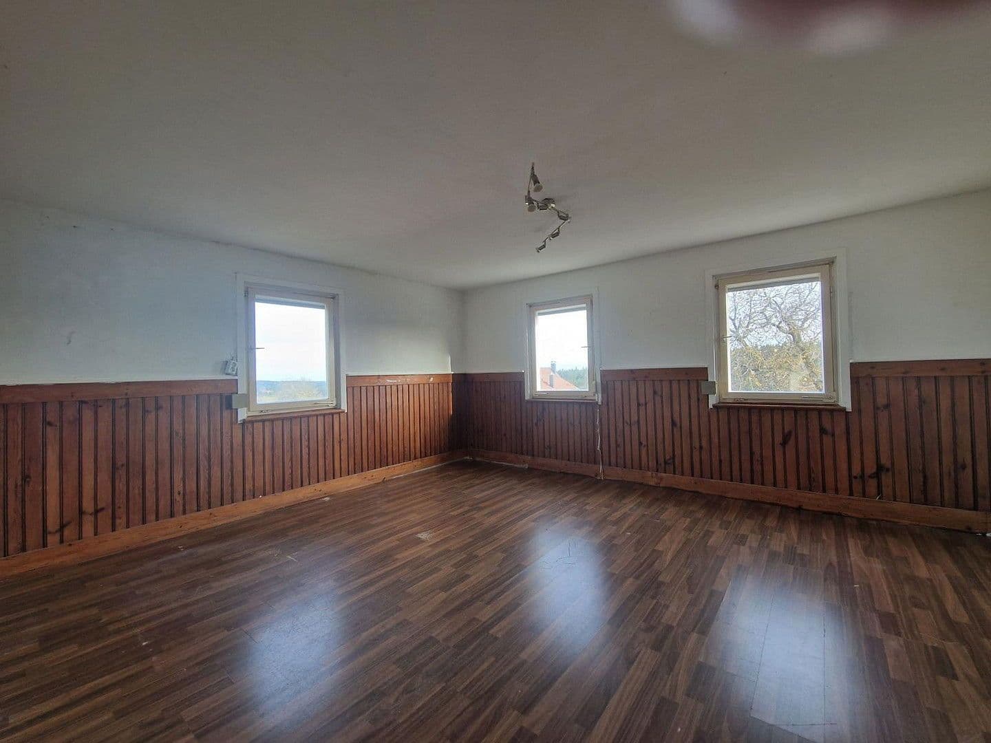 Predaj domu 163 m², pozemek 345 m², Simmersfeld, Bádensko-Wurttembersko Predaj domu 163 m², pozemek 345 m², Simmersfeld, Bádensko-Wurttembersko