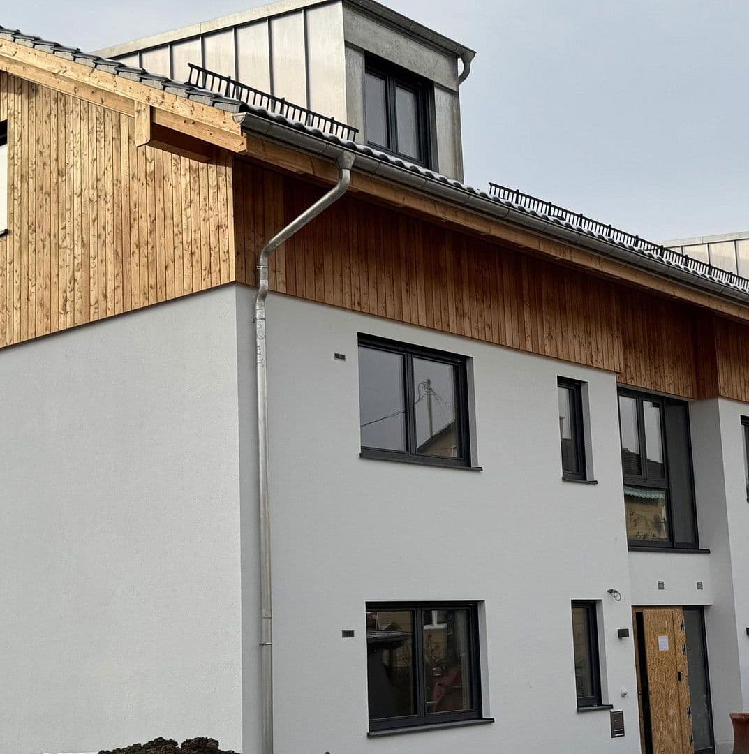 Prenájom bytu 3-izbový 89 m², Raubling, Bavorsko Prenájom bytu 3-izbový 89 m², Raubling, Bavorsko