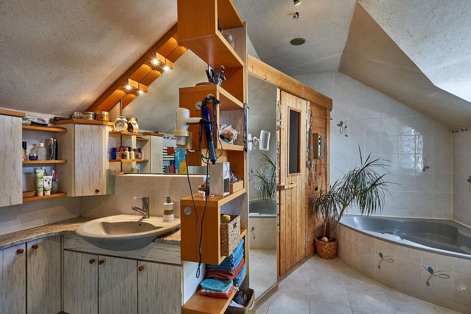 Predaj domu 271 m², pozemek 2.024 m², Lauingen (Donau), Bavorsko Predaj domu 271 m², pozemek 2.024 m², Lauingen (Donau), Bavorsko