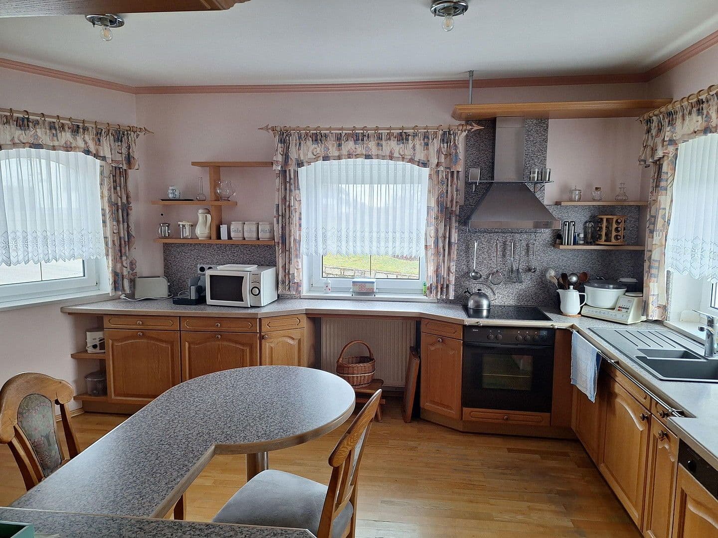 Predaj domu 235 m², pozemek 910 m², Konzell, Bavorsko Predaj domu 235 m², pozemek 910 m², Konzell, Bavorsko