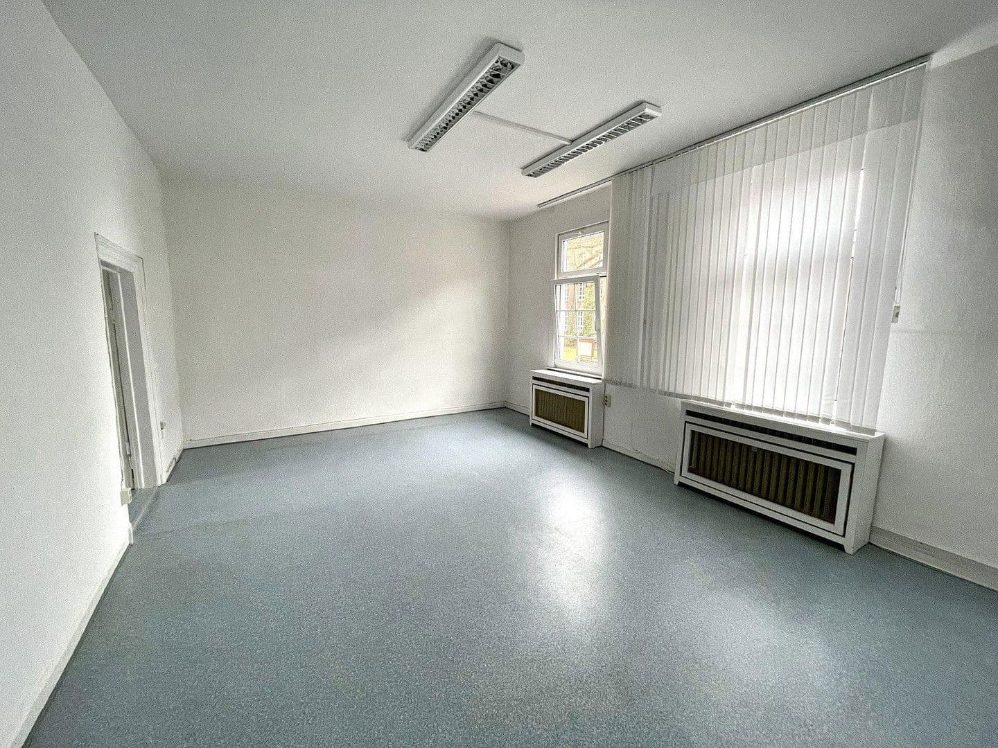 Predaj domu 340 m², pozemek 405 m², Ziegenhainer Straße 3, Homberg (Efze), Hesensko Predaj domu 340 m², pozemek 405 m², Ziegenhainer Straße 3, Homberg (Efze), Hesensko