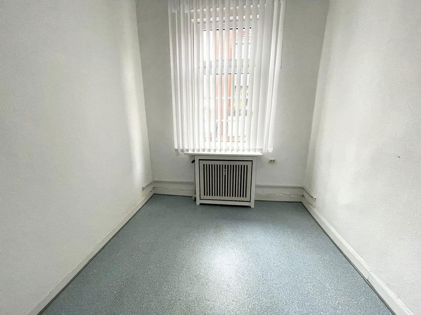 Predaj domu 340 m², pozemek 405 m², Ziegenhainer Straße 3, Homberg (Efze), Hesensko Predaj domu 340 m², pozemek 405 m², Ziegenhainer Straße 3, Homberg (Efze), Hesensko