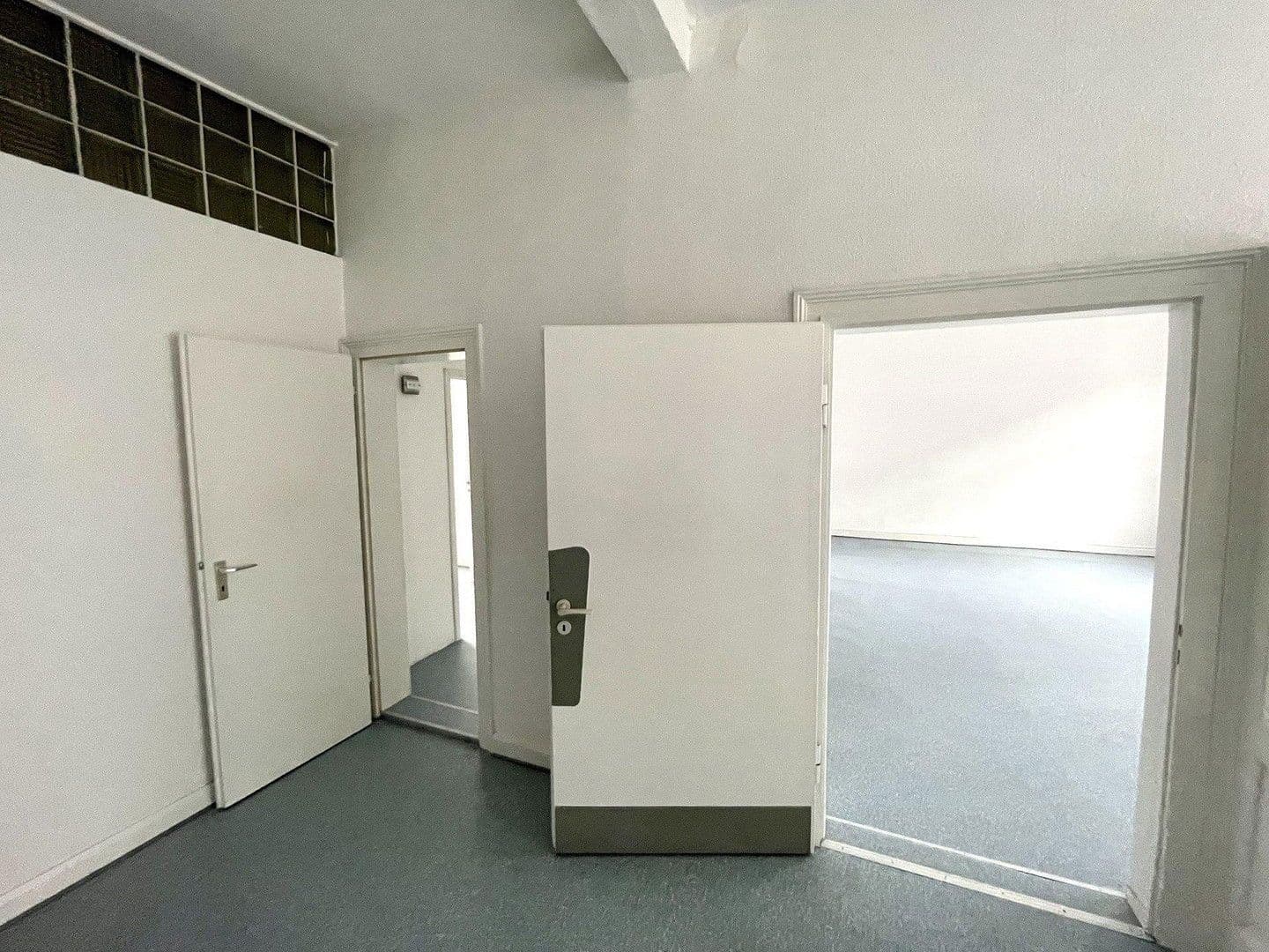 Predaj domu 340 m², pozemek 405 m², Ziegenhainer Straße 3, Homberg (Efze), Hesensko Predaj domu 340 m², pozemek 405 m², Ziegenhainer Straße 3, Homberg (Efze), Hesensko