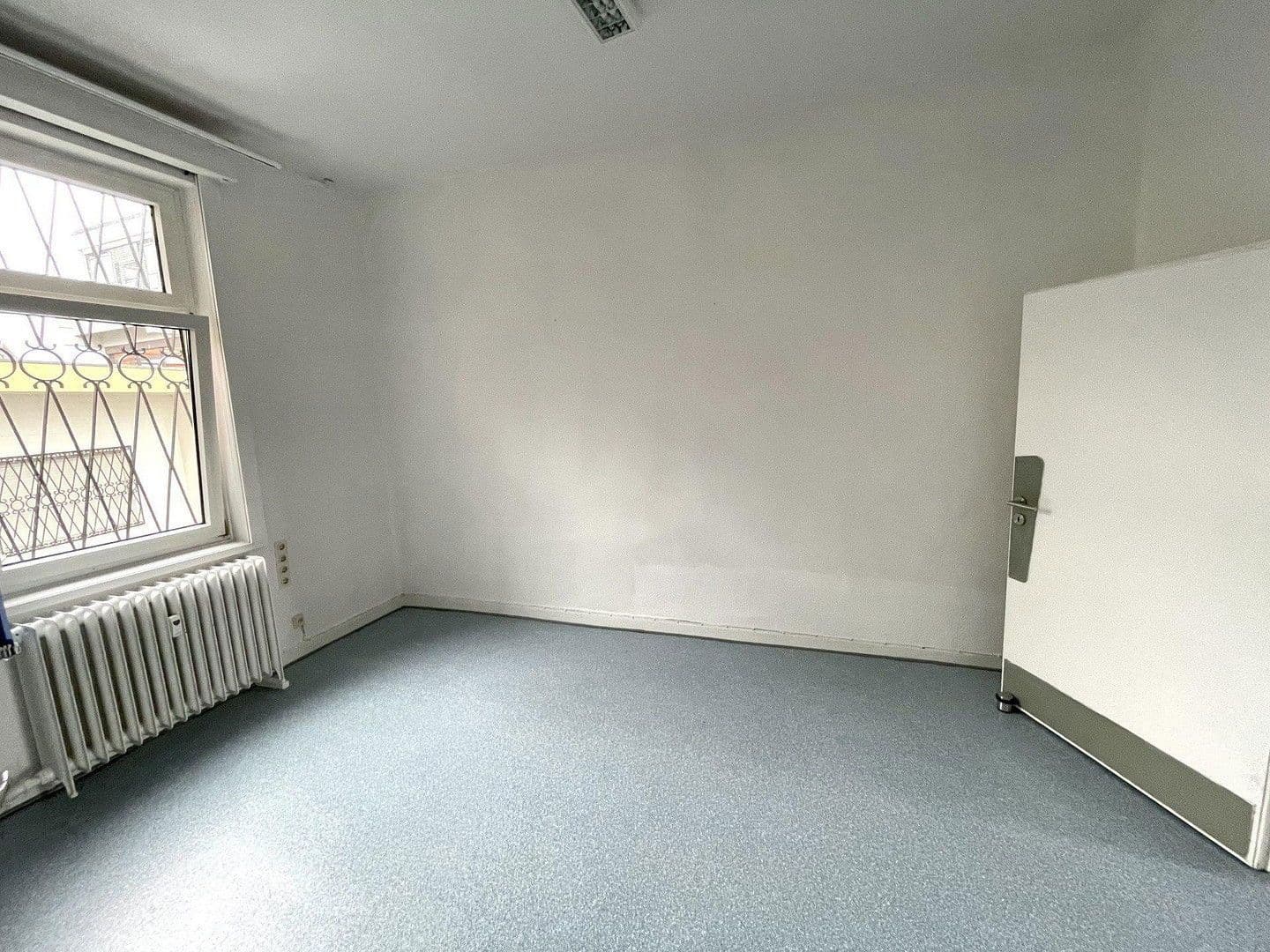 Predaj domu 340 m², pozemek 405 m², Ziegenhainer Straße 3, Homberg (Efze), Hesensko Predaj domu 340 m², pozemek 405 m², Ziegenhainer Straße 3, Homberg (Efze), Hesensko