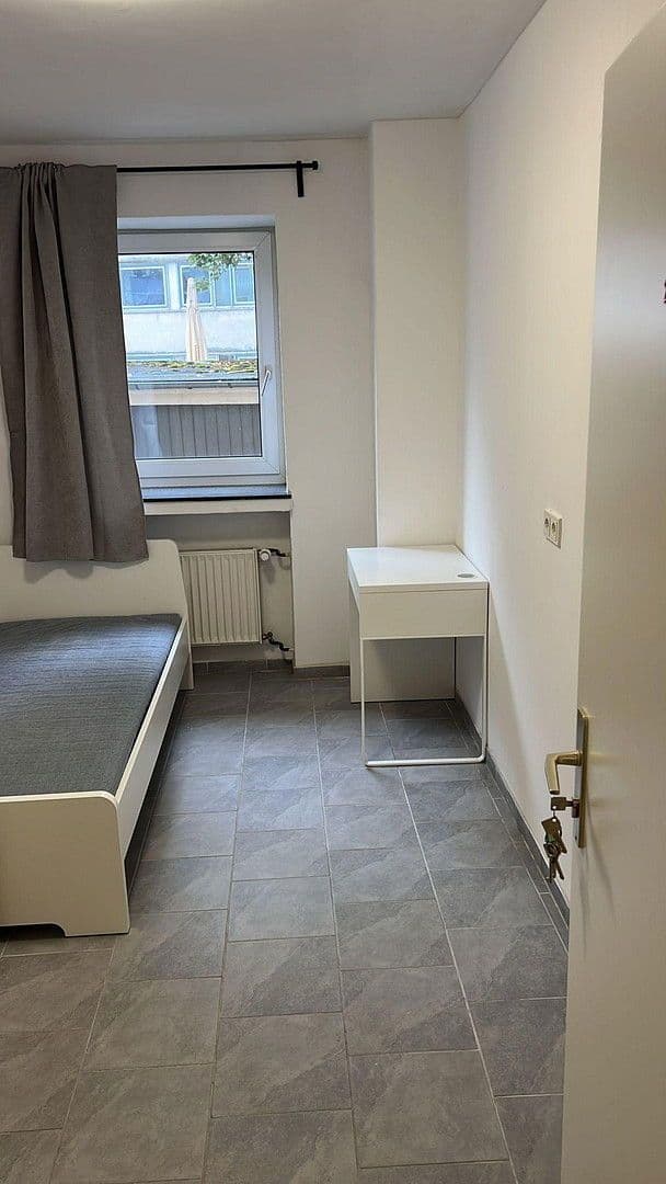 Prenájom bytu 4-izbový 75 m², Moltkestr, Köln, Severné Porýnie - Westfálsko Prenájom bytu 4-izbový 75 m², Moltkestr, Köln, Severné Porýnie - Westfálsko