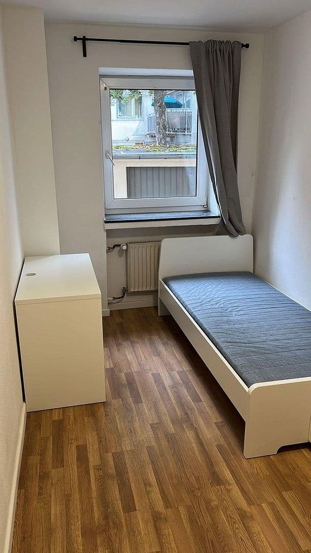 Prenájom bytu 4-izbový 75 m², Moltkestr, Köln, Severné Porýnie - Westfálsko Prenájom bytu 4-izbový 75 m², Moltkestr, Köln, Severné Porýnie - Westfálsko