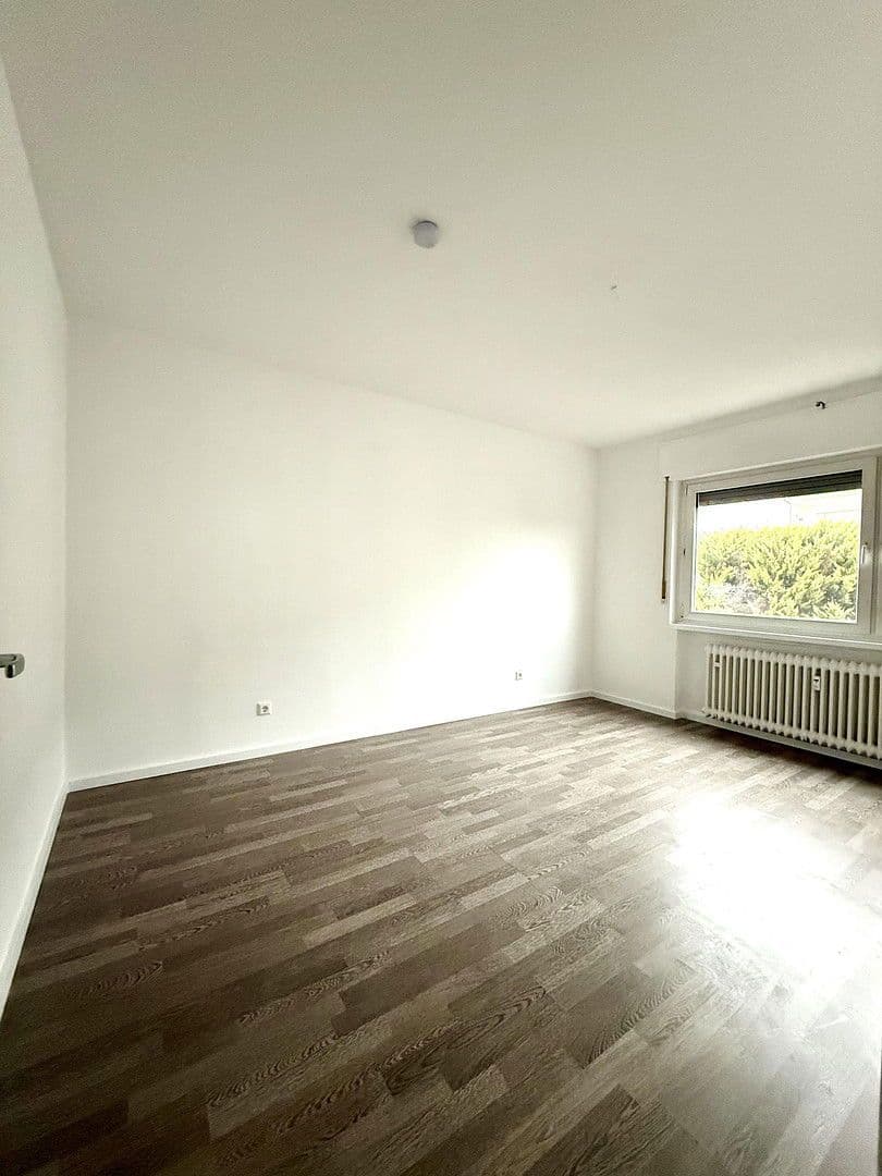 Prenájom bytu 4-izbový 92 m², Eggenstein-Leopoldshafen, Bádensko-Wurttembersko Prenájom bytu 4-izbový 92 m², Eggenstein-Leopoldshafen, Bádensko-Wurttembersko