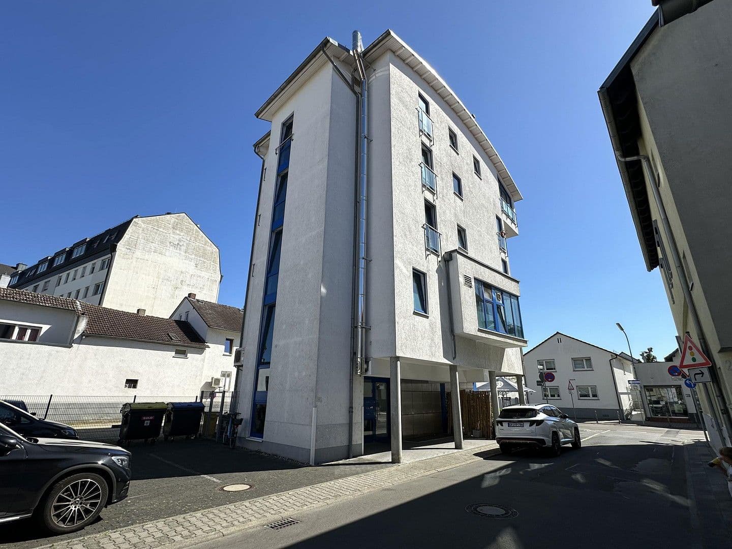 Predaj domu 400 m², pozemek 259 m², Langen, Hesensko Predaj domu 400 m², pozemek 259 m², Langen, Hesensko