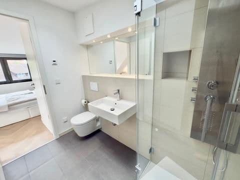 Prenájom bytu 4-izbový 124 m², Hamburg, Hamburg Prenájom bytu 4-izbový 124 m², Hamburg, Hamburg