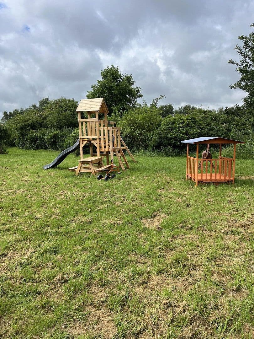 Predaj domu 198 m², pozemek 5.000 m², Dahldorfer Str. 19, Gnarrenburg, Dolné Sasko Predaj domu 198 m², pozemek 5.000 m², Dahldorfer Str. 19, Gnarrenburg, Dolné Sasko