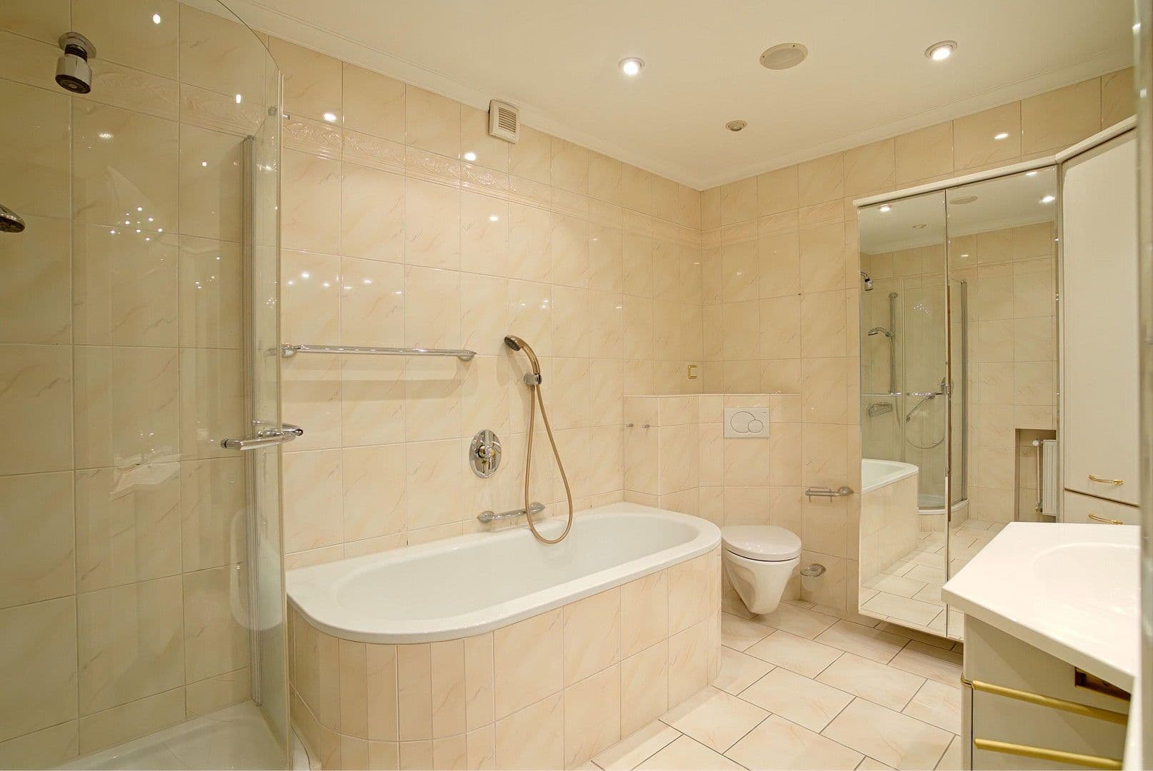 Prenájom bytu 4-izbový 166 m², Uferallee 16, Bad Bevensen, Dolné Sasko Prenájom bytu 4-izbový 166 m², Uferallee 16, Bad Bevensen, Dolné Sasko