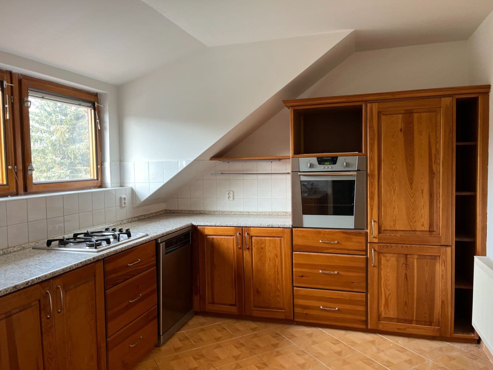 Prenájom bytu 3-izbový 120 m², Havlíčkovo nám., Kladno, Středočeský kraj Prenájom bytu 3-izbový 120 m², Havlíčkovo nám., Kladno, Středočeský kraj