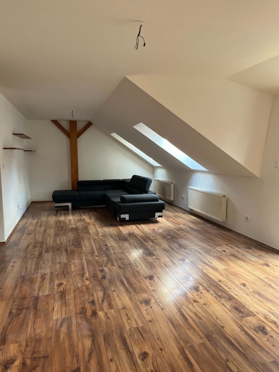 Prenájom bytu 3-izbový 120 m², Havlíčkovo nám., Kladno, Středočeský kraj Prenájom bytu 3-izbový 120 m², Havlíčkovo nám., Kladno, Středočeský kraj