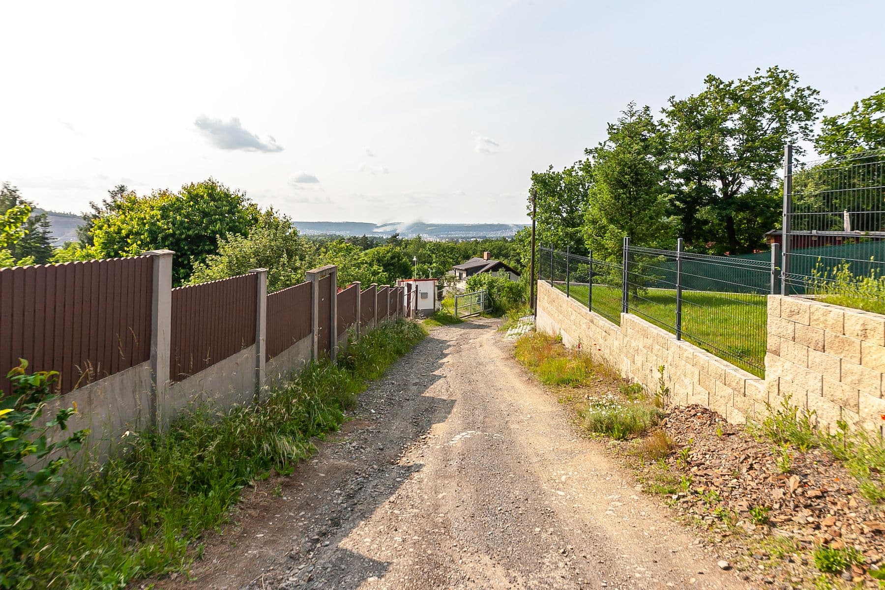 Predaj rekreačného objektu 35 m², pozemek 614 m², Ke Lhotě, Dolní Břežany, Středočeský kraj Predaj rekreačného objektu 35 m², pozemek 614 m², Ke Lhotě, Dolní Břežany, Středočeský kraj