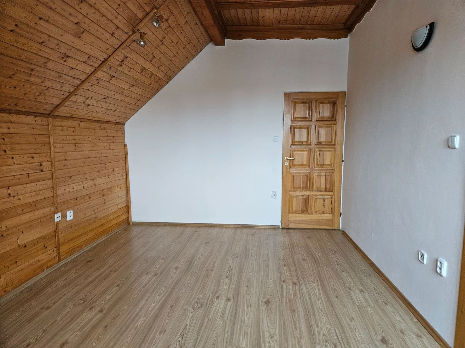 Prenájom bytu 3-izbový 112 m², Adélčina, Praha, Praha Prenájom bytu 3-izbový 112 m², Adélčina, Praha, Praha