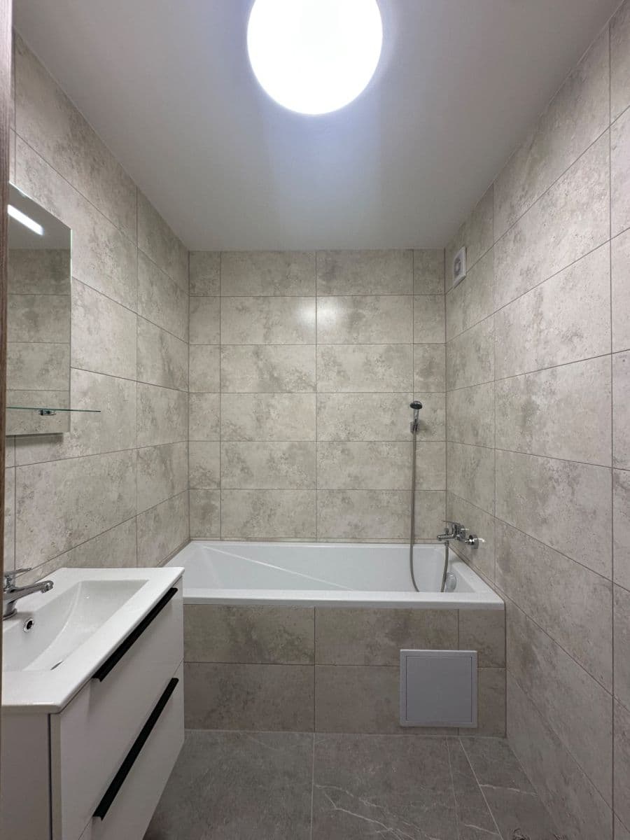 Prenájom bytu 3-izbový 81 m², Livornská, Praha, Praha Prenájom bytu 3-izbový 81 m², Livornská, Praha, Praha