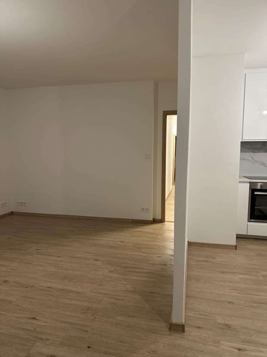 Prenájom bytu 3-izbový 81 m², Livornská, Praha, Praha Prenájom bytu 3-izbový 81 m², Livornská, Praha, Praha