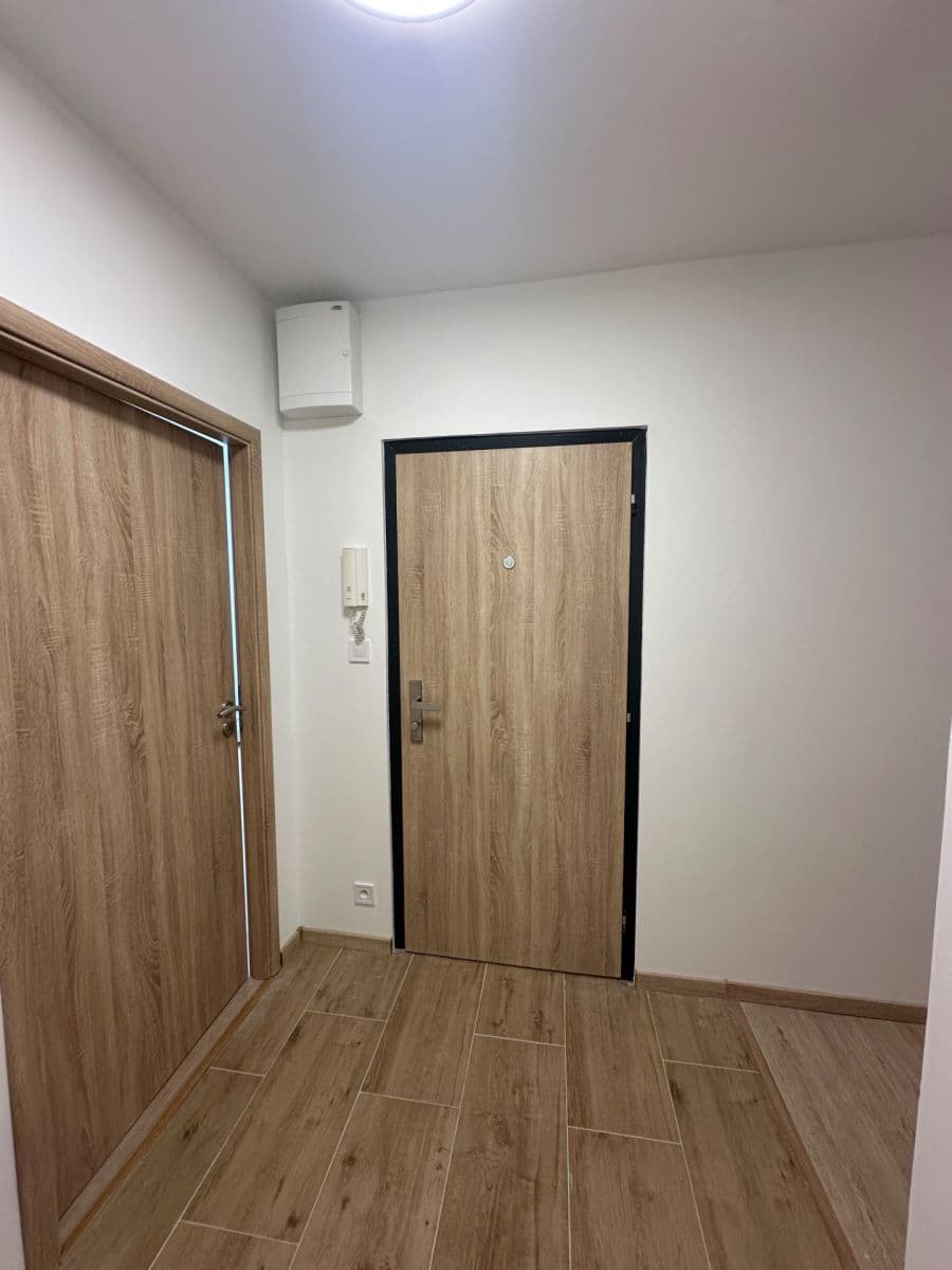 Prenájom bytu 3-izbový 81 m², Livornská, Praha, Praha Prenájom bytu 3-izbový 81 m², Livornská, Praha, Praha