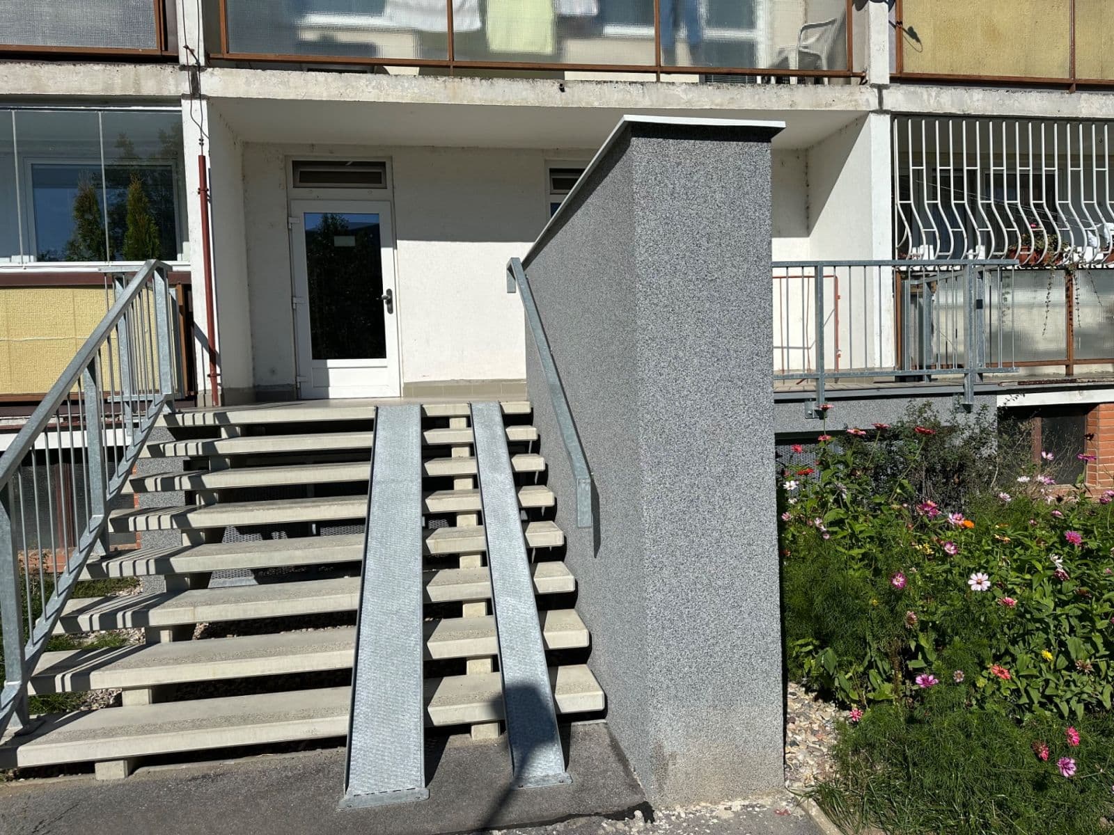 Prenájom bytu 3-izbový 81 m², Livornská, Praha, Praha Prenájom bytu 3-izbový 81 m², Livornská, Praha, Praha