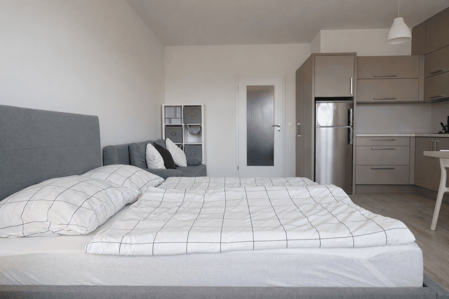 Prenájom bytu 1-izbový 42 m², Škrábkových, Praha, Praha Prenájom bytu 1-izbový 42 m², Škrábkových, Praha, Praha