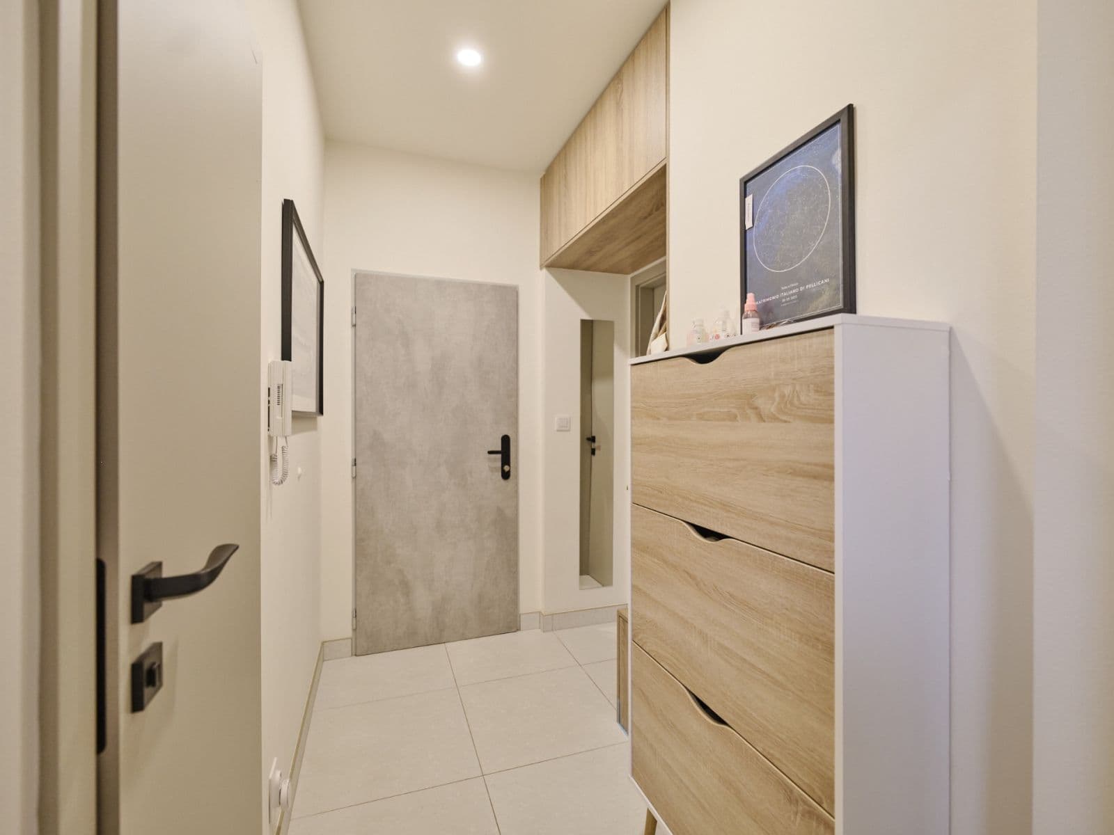 Prenájom bytu 3-izbový 65 m², Svojetická, Praha, Praha Prenájom bytu 3-izbový 65 m², Svojetická, Praha, Praha