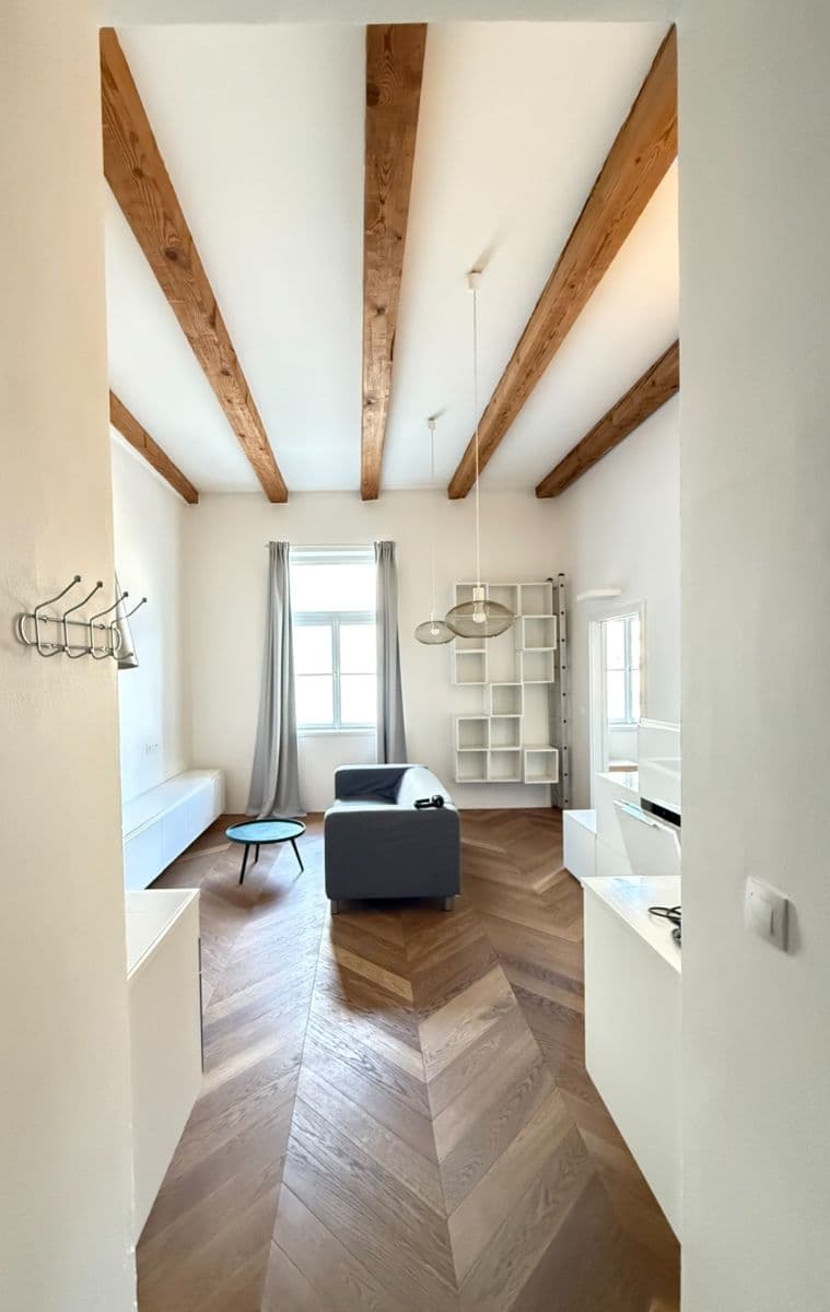 Prenájom bytu 2-izbový 46 m², 28. pluku, Praha, Praha Prenájom bytu 2-izbový 46 m², 28. pluku, Praha, Praha