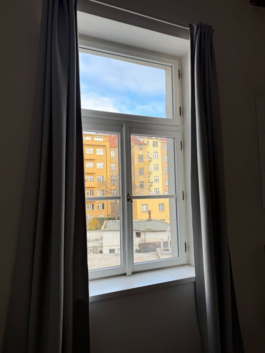 Prenájom bytu 2-izbový 46 m², 28. pluku, Praha, Praha Prenájom bytu 2-izbový 46 m², 28. pluku, Praha, Praha