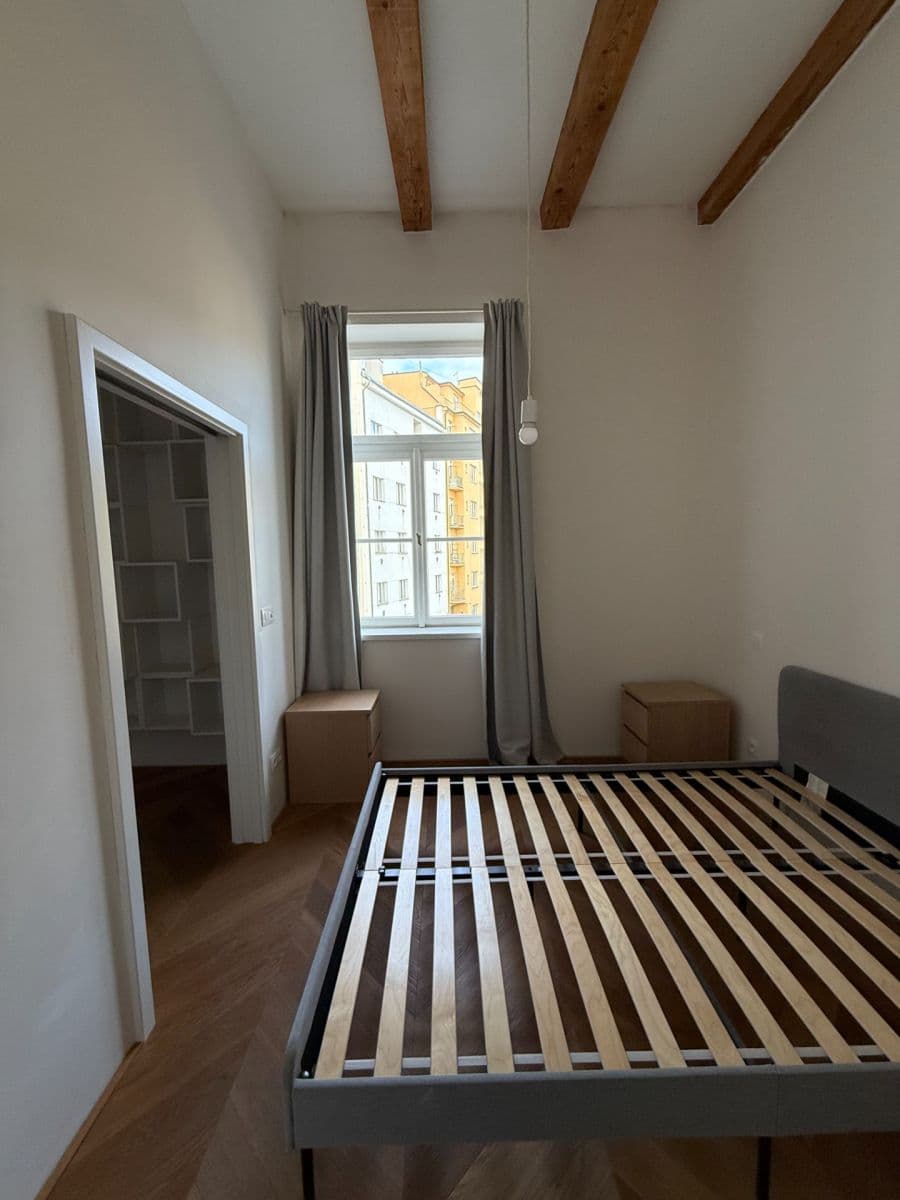 Prenájom bytu 2-izbový 46 m², 28. pluku, Praha, Praha Prenájom bytu 2-izbový 46 m², 28. pluku, Praha, Praha