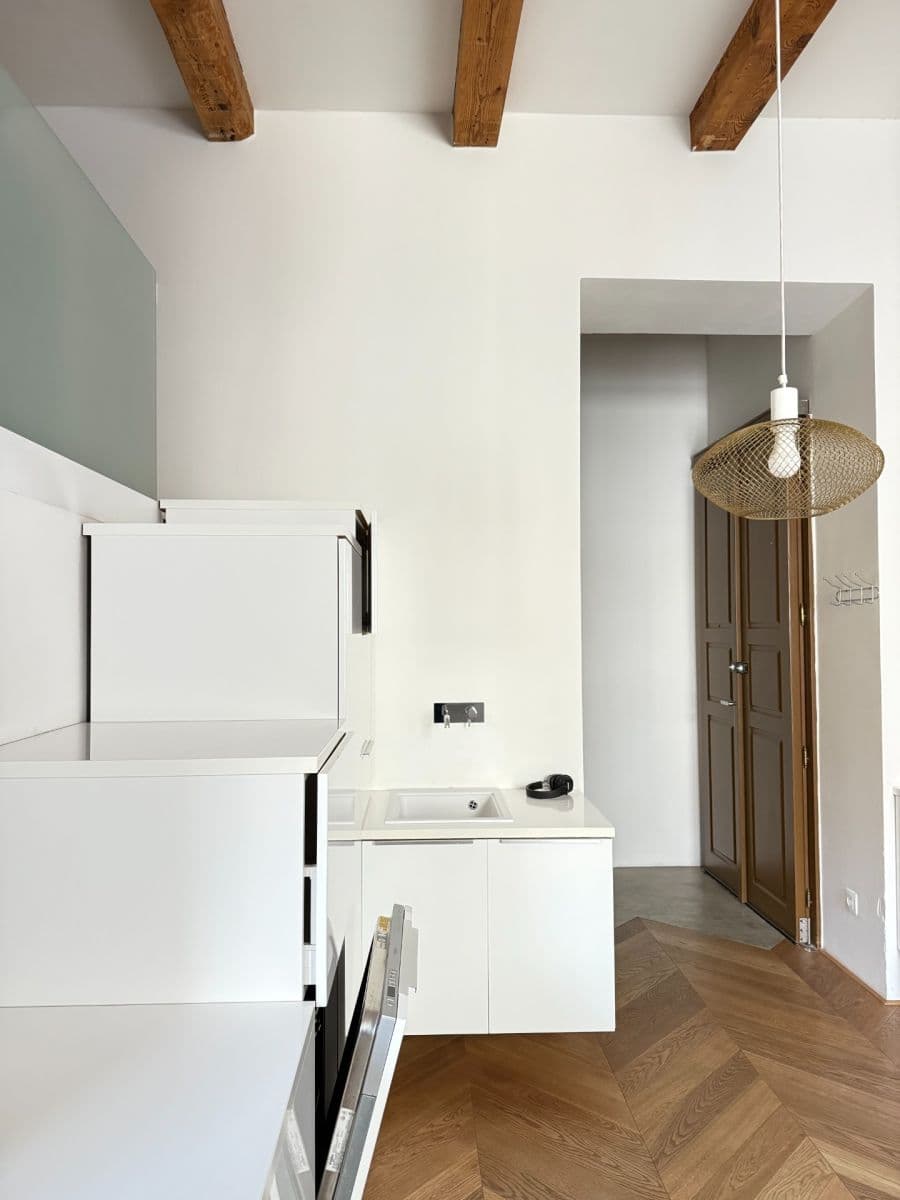 Prenájom bytu 2-izbový 46 m², 28. pluku, Praha, Praha Prenájom bytu 2-izbový 46 m², 28. pluku, Praha, Praha