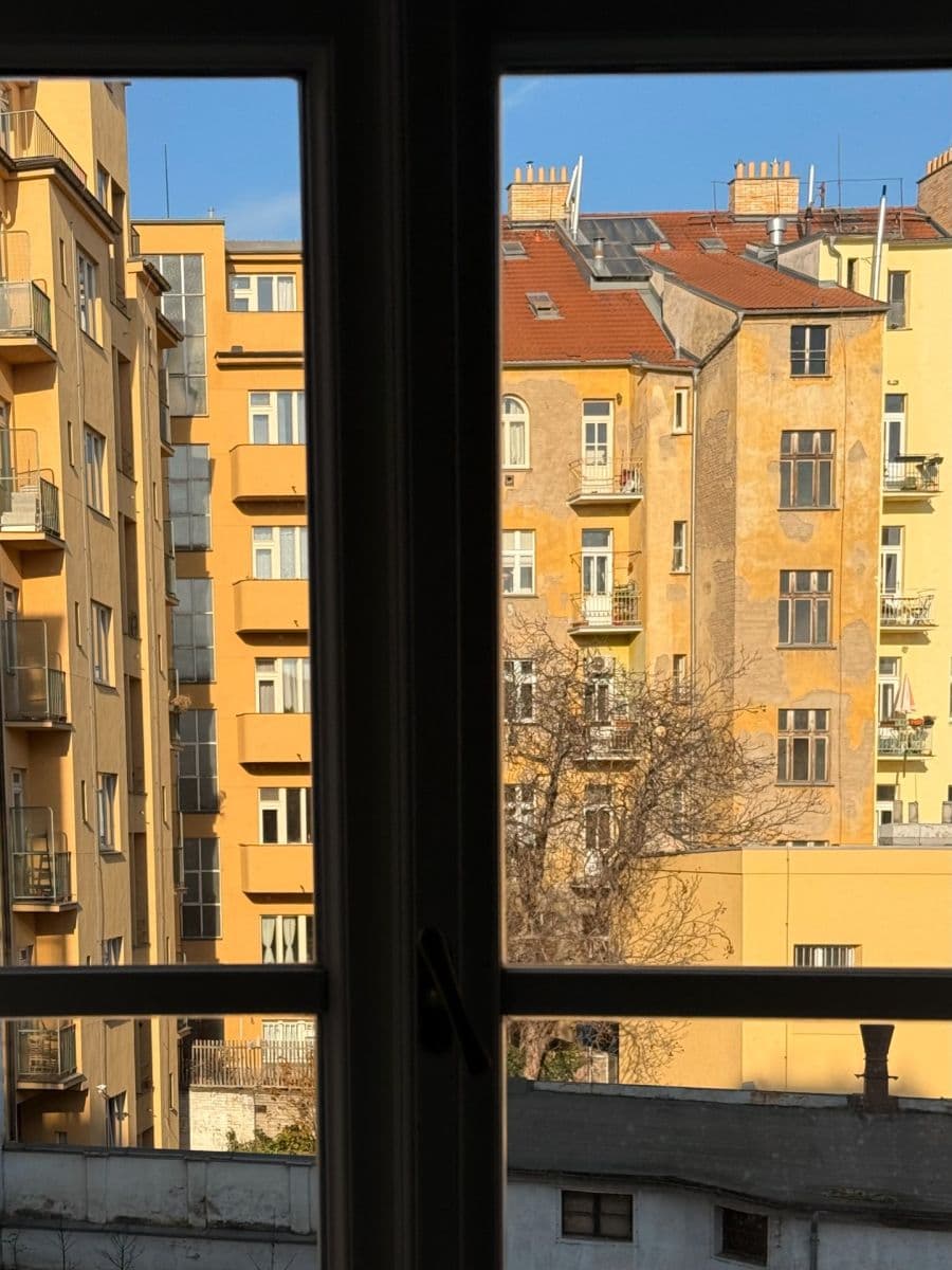 Prenájom bytu 2-izbový 46 m², 28. pluku, Praha, Praha Prenájom bytu 2-izbový 46 m², 28. pluku, Praha, Praha