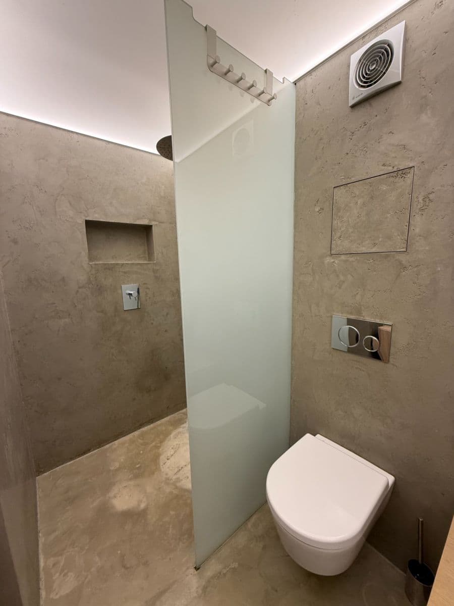 Prenájom bytu 2-izbový 46 m², 28. pluku, Praha, Praha Prenájom bytu 2-izbový 46 m², 28. pluku, Praha, Praha